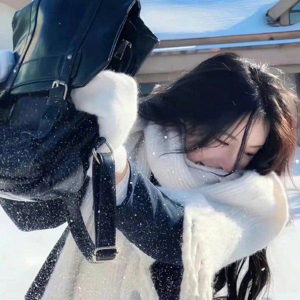 冰属性男子与酷酷女同事